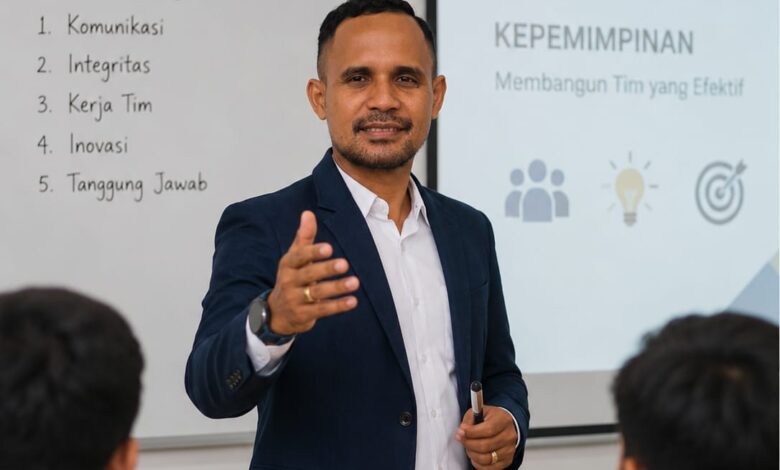 ustam Mukadar, S.H., M.H. Praktisi Hukum dari Law Firm Advocate Wisdom Service